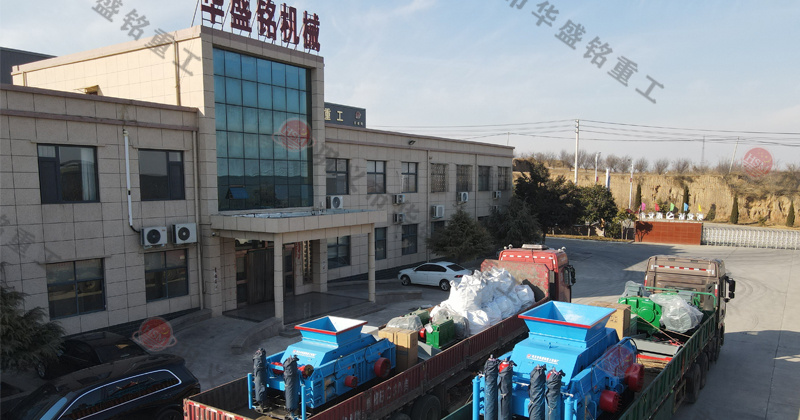 砂石料(liao)廠(chang)使(shi)用的破(po)碎機有(you)哪些(xie)？對輥(gun)破(po)如(ru)何選(xuan)型？
