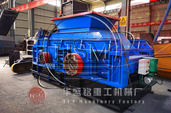對(dui)輥(gun)破碎機(ji)圖片
